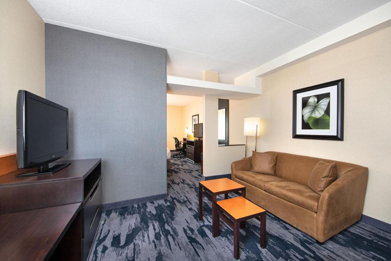 Fairfield Inn & Suites By Marriott Toronto Миссиссага Экстерьер фото