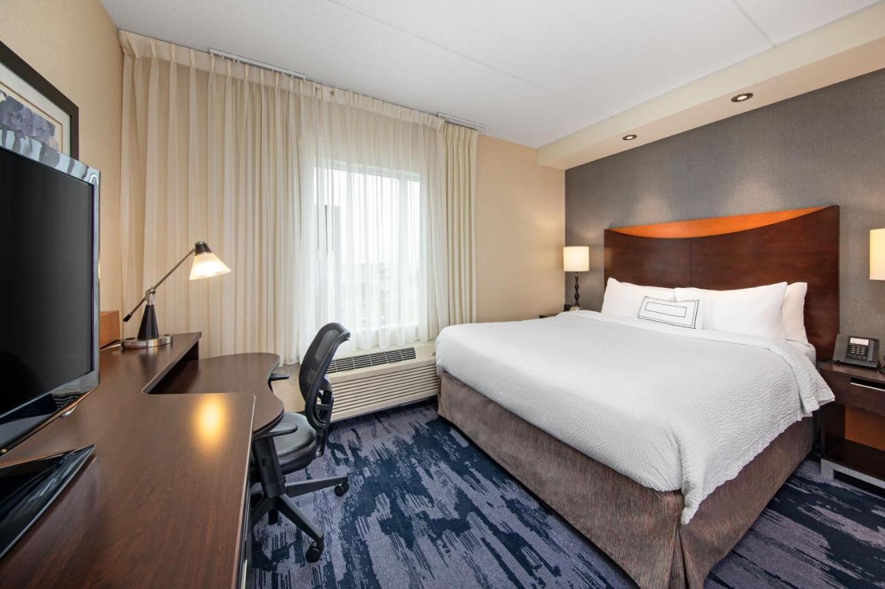 Fairfield Inn & Suites By Marriott Toronto Миссиссага Экстерьер фото