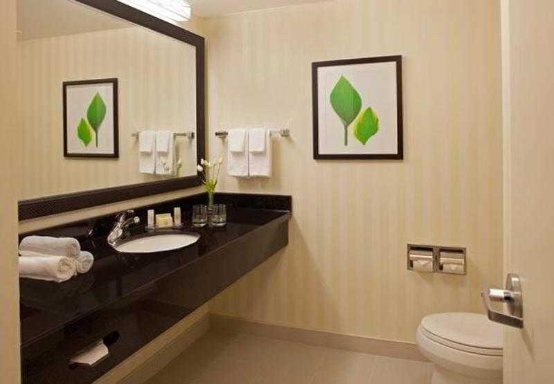 Fairfield Inn & Suites By Marriott Toronto Миссиссага Экстерьер фото