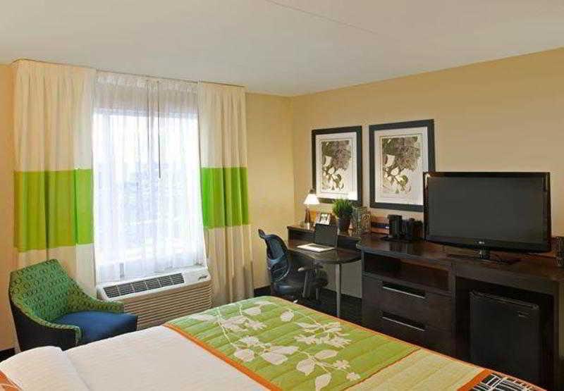 Fairfield Inn & Suites By Marriott Toronto Миссиссага Экстерьер фото