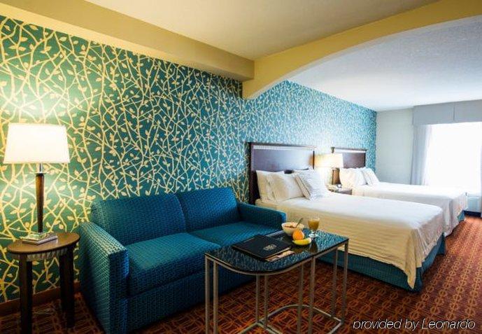 Fairfield Inn & Suites By Marriott Toronto Миссиссага Экстерьер фото