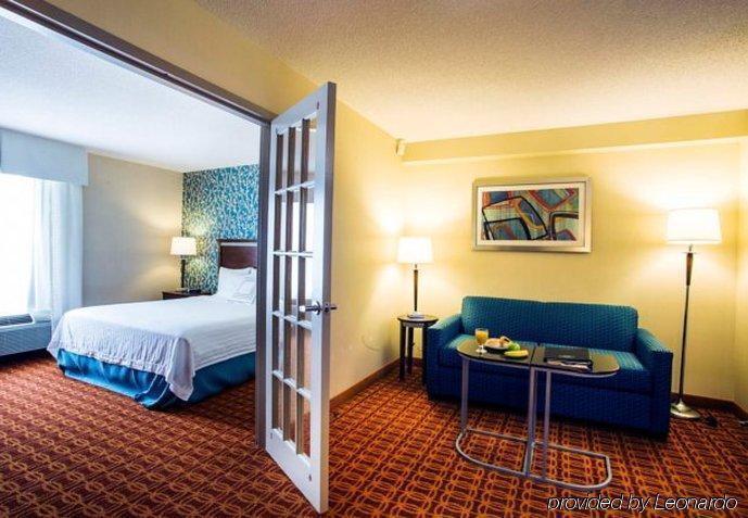 Fairfield Inn & Suites By Marriott Toronto Миссиссага Экстерьер фото